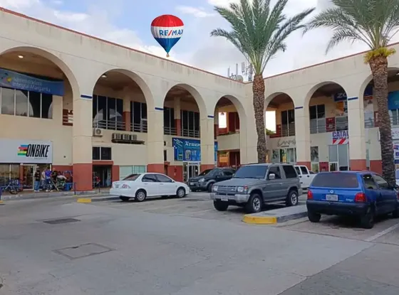 Re/max 2 Mil, Alquila, Local Amplio, En El Centro Comercial La Redoma, Nueva Esparta, Isla De Margarita