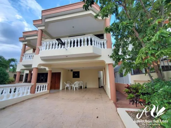 Casa En El Residencial Castillo