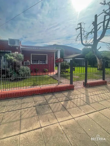 Casa Con Gran Lote En Venta En Hurlingham