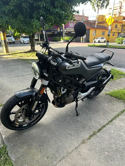 Husqvarna Svartpilen 200
