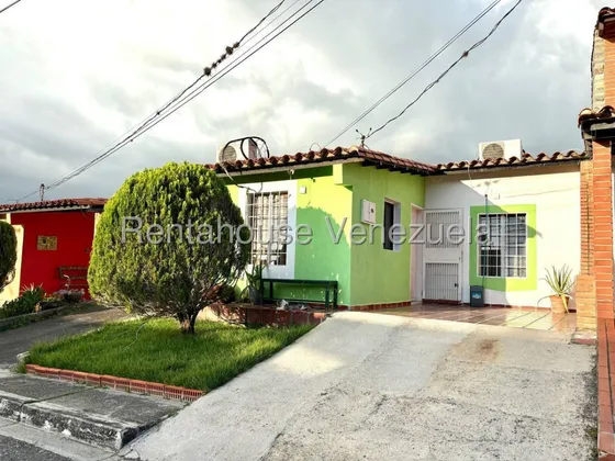 Dennymar, Vende Hermosa Casa En Cabudare Con Su Cocina Empotrada Con Seguridad Las 24 Horas Posee 3 Habitaciones 2 Baños B5a24573                                                                       