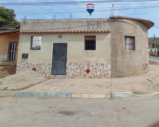 Casa Familiar Con Ampliación En Venta En Urb. Jovito Villalba, Municipio Maneiro, Isla De Margarita