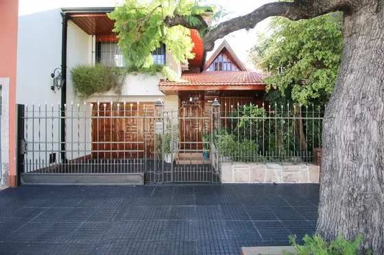 Casa En Venta 4 Amb-c/cochera- Piñeyro-avellaneda