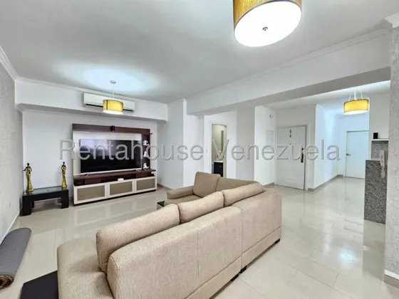 En Venta Apartamento Totalmente Amoblado Y Equipado Urb La Soledad Maracay 25-12181 Hc
