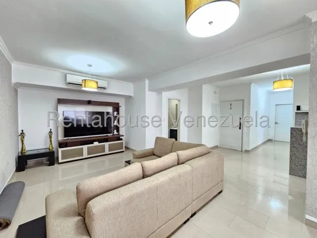 En Venta Apartamento Totalmente Amoblado Y Equipado Urb La Soledad Maracay 25-12181 Hc