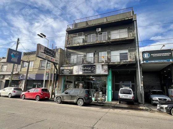 Impecable Mono Ambiente En Muy Buena Ubicación Y Bajas Expensas - Venta Directa!!!