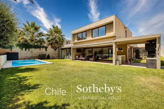 Casa En Venta De 4 Dorm Mas Escritorio En Piedra Roja