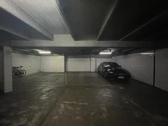 Venta Cochera Cubierta  En Edificio Recoleta