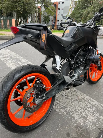Duke 200 Modelo 2019   Kilometraje: 43.712  Color : Blanco N