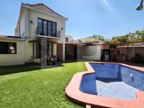 Gran Casa Estilo Francés - Amplia Y Luminosa!