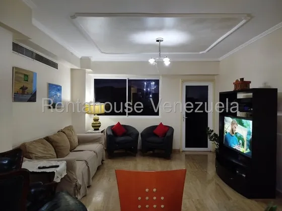 Amplio Apartamento En Venta, Urb. Andrés Bello, Av. Las Delicias, Maracay, 25-17383 Mv 