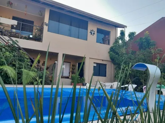 Seu Novo Lar: Sobrado Elegante Com Piscina E Espaços Perfeitos Para A Família.