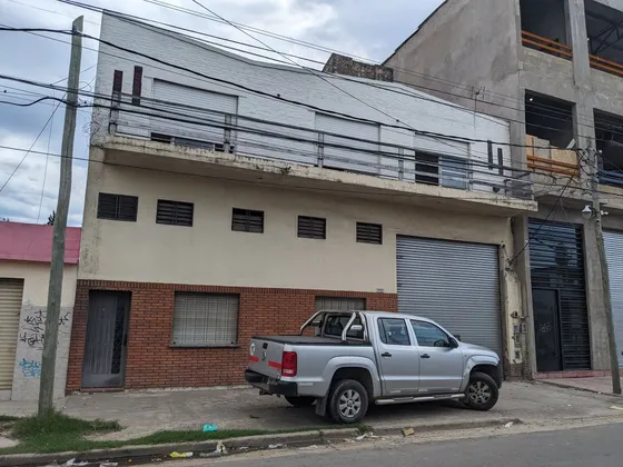 Galpon Deposito Con Dos Departamentos