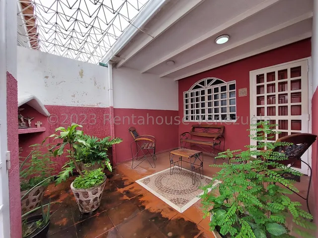 Casa En Venta En La Urb Los Overo Turmero 24-17324 Holder