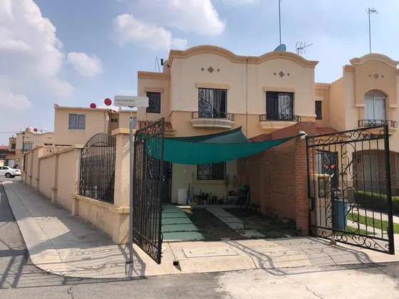 En Venta Casa En Esquina Con 55 M Construidos, 45 M Excedent