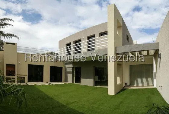 Naudy Escalona & Maribel Morillo Asesor Inmobiliario De Rentahouse Venden Moderna Casa Con Estilo Vanguardista En Zona Este De Barquisimeto