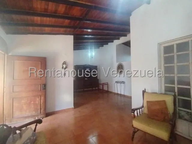 Naudy Escalona Asesor Inmobiliario De Rentahouse Vende Amplia Y Cómoda Casa En Zona Av. Ribereña Cabudare 
