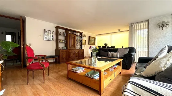 Depto En Venta De 3 Dorm. 3 Baños 2 Est. En Las Condes