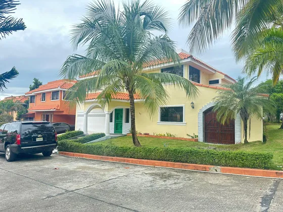 Casa En Venta Ubicada En Santo Domingo Norte. Villas Del Parque.