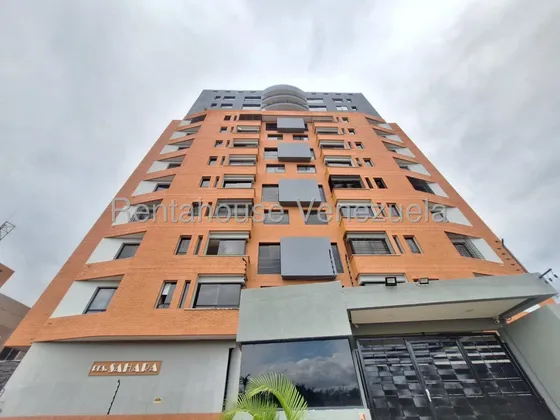 Dalisa Bigott Ofrece Exclusivo Penthouse En El Parral | 4h 4b | 174 M² | 3 Estacionamientos | Planta Eléctrica | Terraza Panorámica | #25-19630