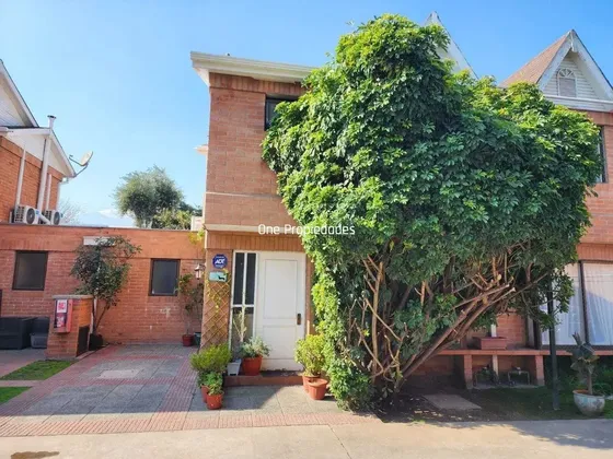 Casa En Venta De 3d Y 3b En Condominio En La Reina