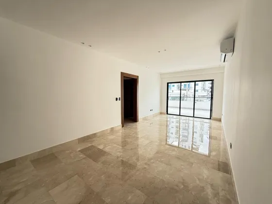 Apartamento Con Terraza Privada Y 3 Parqueos En Serralles