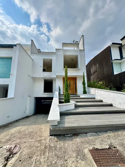 Casa En Urbanización Colinas De Pirineos  (obra Gris) En Venta / Ym