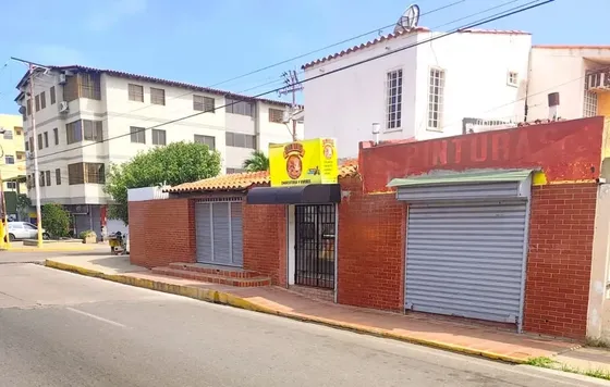 Venta De Casa En La Av Cumanagoto, Barcelona