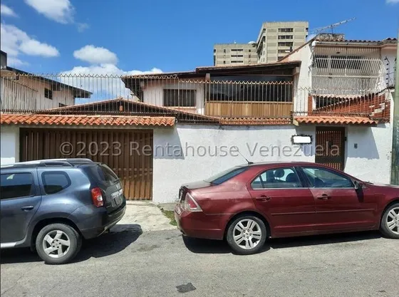 Casa Para Familia Numerosa En Venta En El Marqués 23-25522 Cs