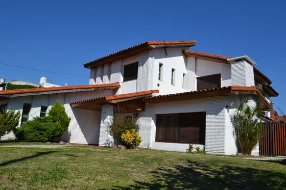 Venta Casa 5 Dormitorios Ramos Mejía Con Cochera