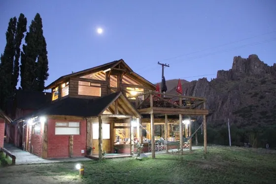 Venta Hotel Aluminé Con Cochera