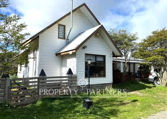 Terreno Con 2 Casas En Sector Calafate