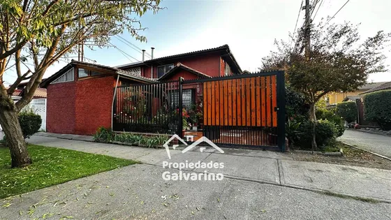 Casa Esquina En Venta De 4 Dorm. En Quilicura
