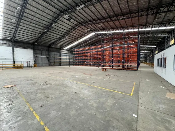 Excelente Nave 4450 M2 En Parque Industrial
