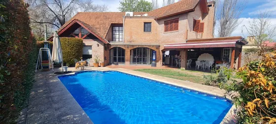 Venta De Casa En El Jaguel . Parque Leloir