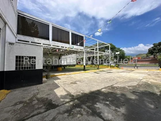 Gbf 25-8155 Av. Bolívar Vendo Amplio Galpón Oportunidad Única Llame Ya.