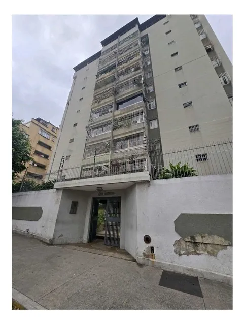 Venta De Cómodo Y Amplio Apartamento En San Bernardino, Caracas, Bv 