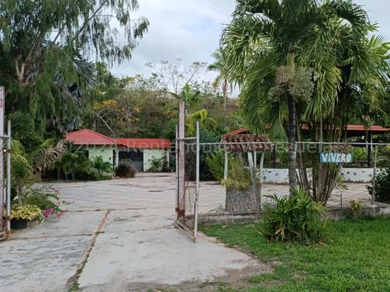 % Raiza Suarez Vende Terreno Comercial A Pie De Autopista Cimarron Andresote 2 5 4 4 8 8 Ideal Para Desarrollar Cualquier Actividad Comercial Posee Baño Pozo Propio Caney Casa Para Remodelar Seguro   