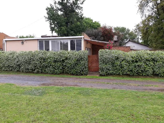 Permuta O Venta - Hermosa Casa En Barrio Cerrado Pequeño