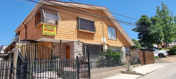 Hermosa Casa Grande De Dos Pisos Pareo Simple En Quilpué