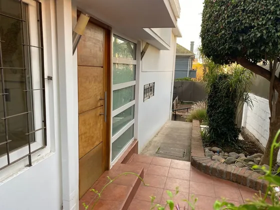 Amplia Casa En Viña Del Mar Alto, Asoleada Con Gran Jardin