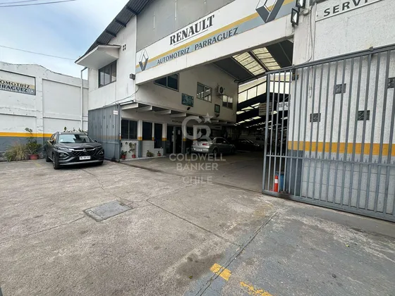 Amplio Local En Venta Barrio Comercial De Santiago.