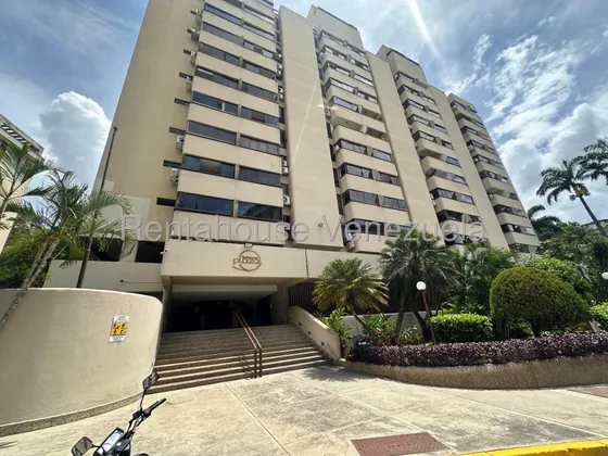 Apartamento En Alquiler En Espectacular Conjunto En Calle Cerrada De La Urbanización Macaracuay Mls #.25-21947. Gm
