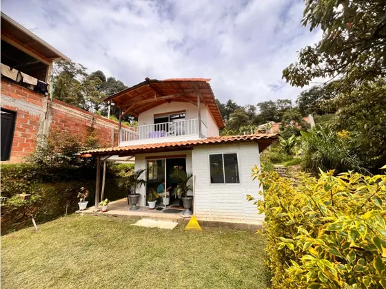 Hermosa Casa Finca En Venta En El Carmen De Viboral Antioquia. Ganga.