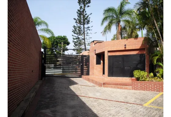 Se Vende Townhouse 447m2 Col. Tamanaco 6842