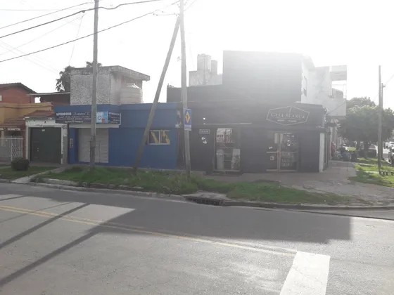 Dock Sud, Excelente Esquina Comercial Sobre Calle Principal, 4 Locales Y Un Departamento. Excelente Renta