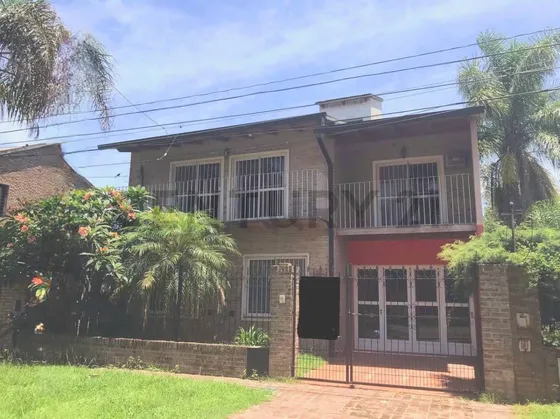 Pventa De Casa 2 Ambientes 4 Dormitorios, Granadero Baigorria                                ...