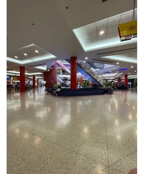 Excelente Local Comercial Con Mobiliario E Inventario