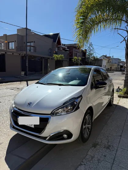 Peugeot 208 1.6 Feline