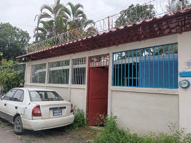 Se Alquila Casa Humilde Y Bien Segura En Limón.